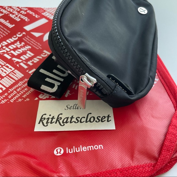 LAST ONES!! 🆕 NWT EXTENDED STRAP lululemon everywhere belt bag - black/white - Picture 4 of 15
